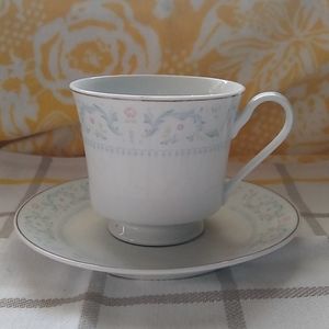 Adorable Vintage Teacup and Saucer
